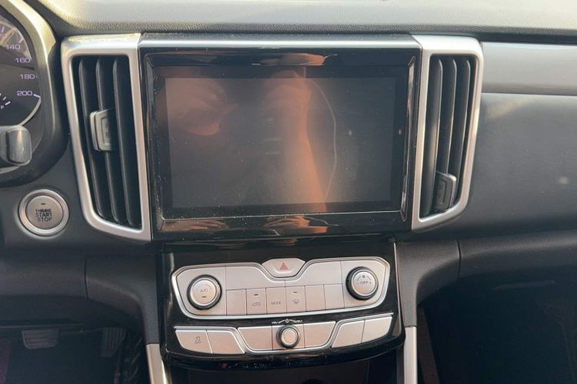 Used Great Wall Poer 2019 2.0T Commercial Version Manual Diesel 4x4 Elite Long-Box GW4D20M Audio And AC Panel