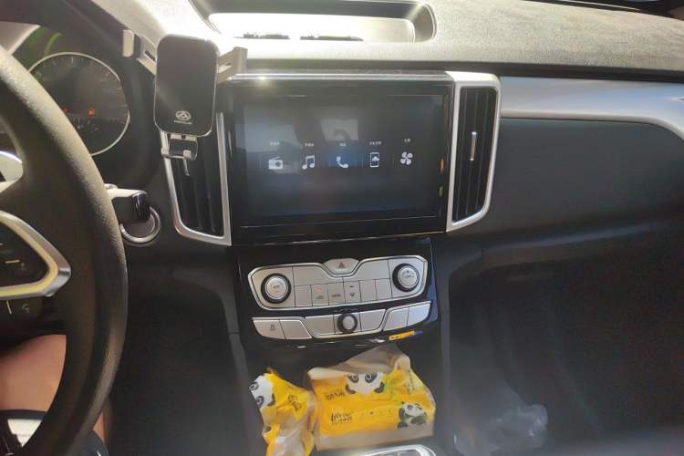 Used Great Wall Poer 2019 2.0T Commercial Version Automatic Gasoline Two-Wheel Drive Elite Trim with Long Bed – GW4C20B Audio And AC Panel