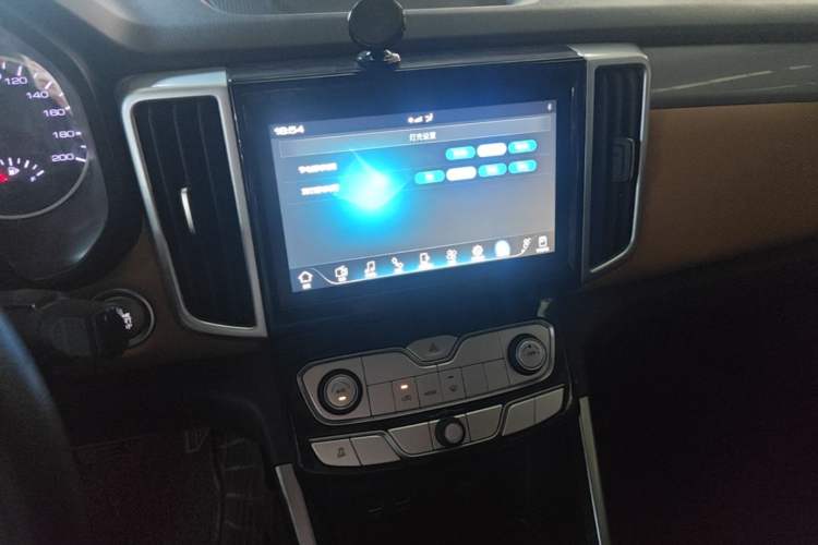 Used Great Wall Poer 2019 2.0T Commercial Version Manual Diesel 4x4 Elite Long-Box GW4D20M Audio And AC Panel