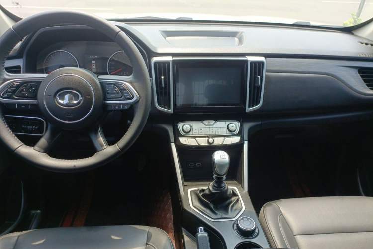 Used Great Wall Poer 2019 2.0T Commercial Version Manual Diesel 4x4 Navigation Type Long Bed GW4D20M Center Console