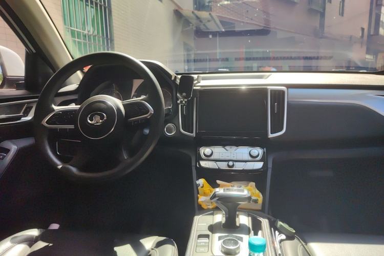 Used Great Wall Poer 2019 2.0T Commercial Version Automatic Gasoline Two-Wheel Drive Elite Trim with Long Bed – GW4C20B Center Console