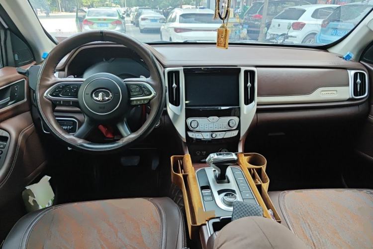 Used Great Wall Poer 2019 2.0T Automatic Gasoline 4x4 Premium Edition GW4C20B Center Console