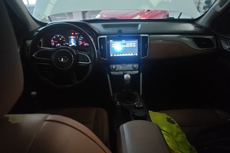 Used Great Wall Poer 2019 2.0T Commercial Version Manual Diesel 4x4 Elite Long-Box GW4D20M Center Console