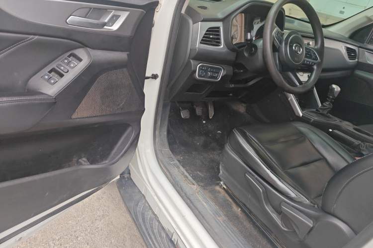 Used Great Wall Poer 2019 2.0T Commercial Version Manual Diesel Two-Wheel Drive Elite Standard Box GW4D20M Driver Seat
