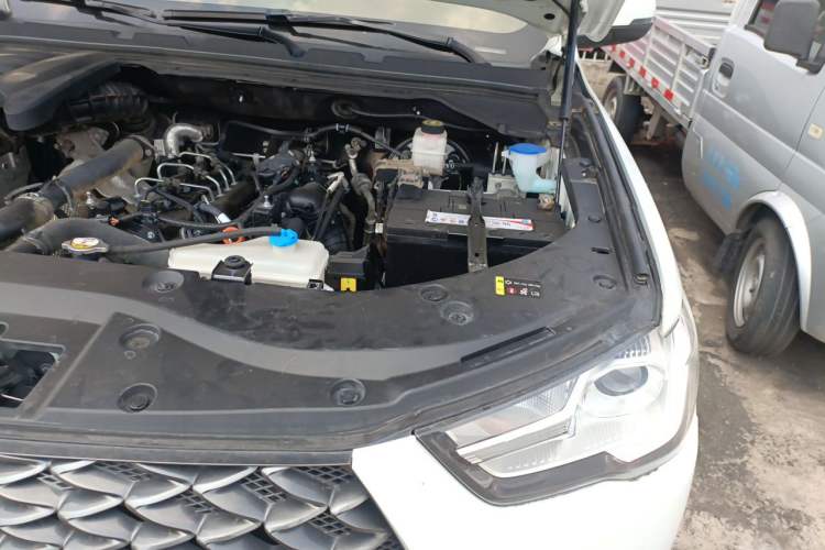 Used Great Wall Poer 2019 2.0T Commercial Version Manual Diesel 4x4 Navigation Type Long Bed GW4D20M Engine Bay Left