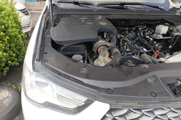 Used Great Wall Poer 2019 2.0T Commercial Version Manual Diesel 4x4 Navigation Type Long Bed GW4D20M Engine Bay Right