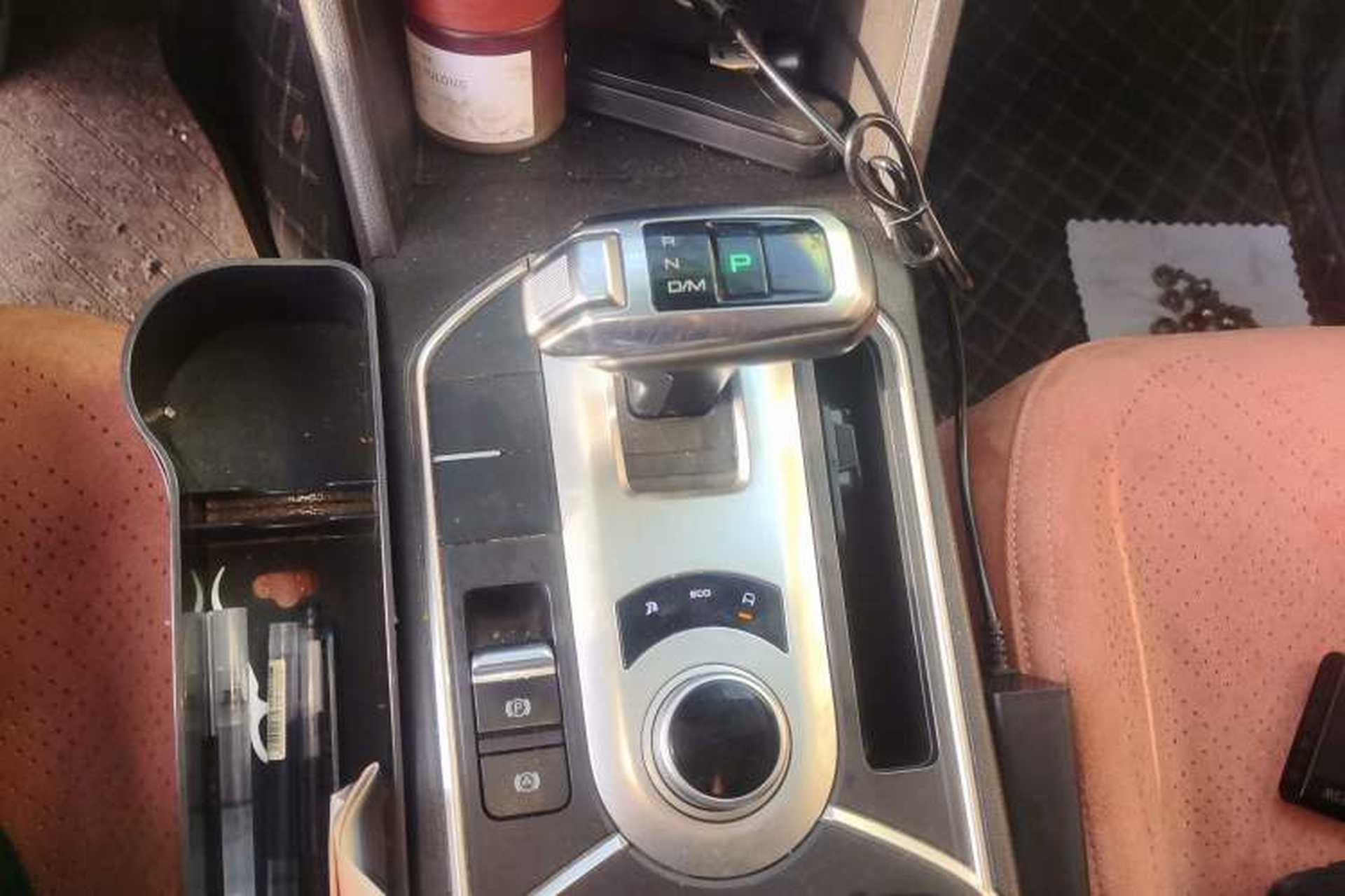 Used Great Wall Poer 2019 2.0T Commercial Version Automatic Gasoline Two-Wheel Drive Elite Trim with Long Bed – GW4C20B Gear Lever