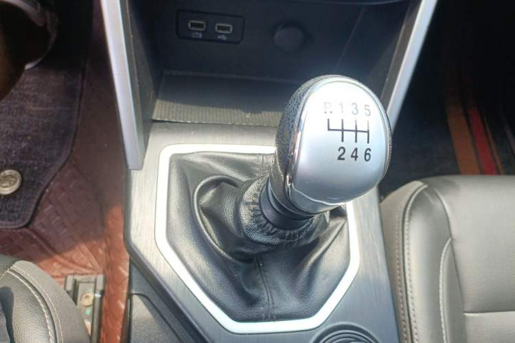 Used Great Wall Poer 2019 2.0T Commercial Version Manual Diesel 4x4 Navigation Type Long Bed GW4D20M Gear Lever