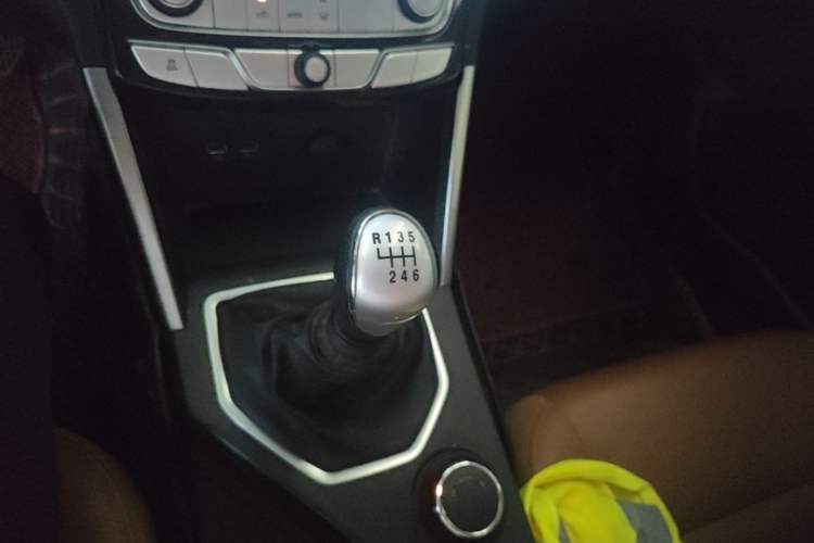 Used Great Wall Poer 2019 2.0T Commercial Version Manual Diesel 4x4 Elite Long-Box GW4D20M Gear Lever