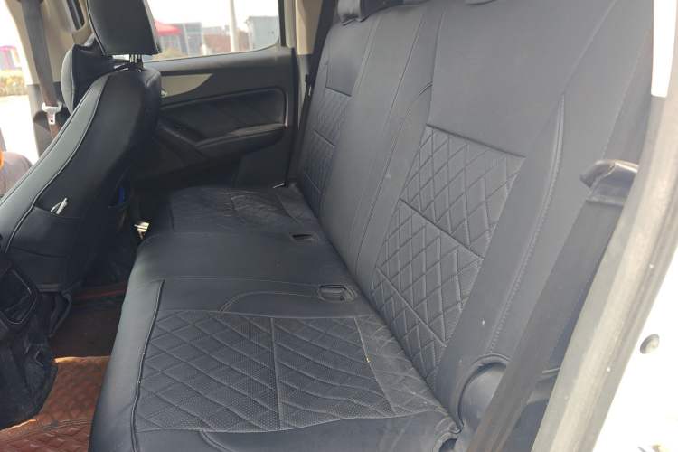 Used Great Wall Poer 2019 2.0T Commercial Version Manual Diesel 4x4 Elite Long-Box GW4D20M Interior 4