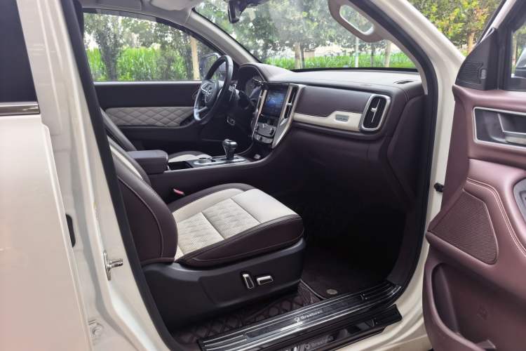 Used Great Wall Poer 2019 2.0T Automatic Gasoline 4x4 Premium Edition GW4C20B Interior 6
