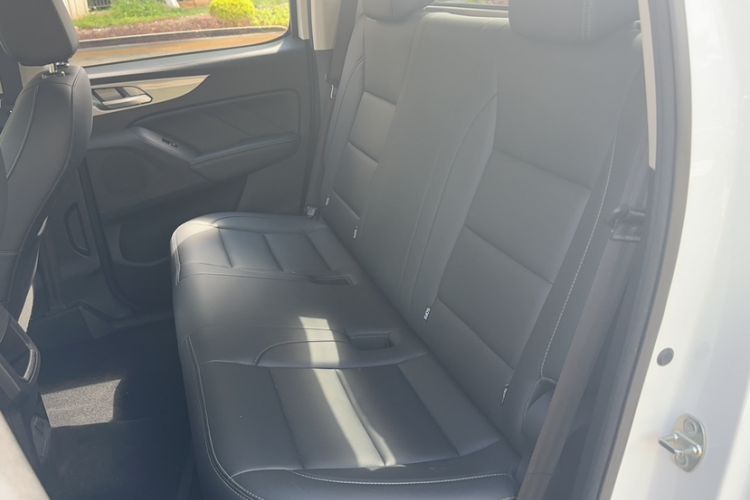 Used Great Wall Poer 2019 2.0T Commercial Version Manual Diesel 4x4 Elite Long-Box GW4D20M Interior 8
