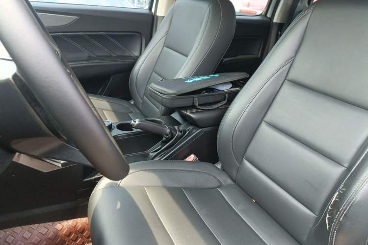 Used Great Wall Poer 2019 2.0T Commercial Version Manual Diesel 4x4 Navigation Type Long Bed GW4D20M Left Front Seat