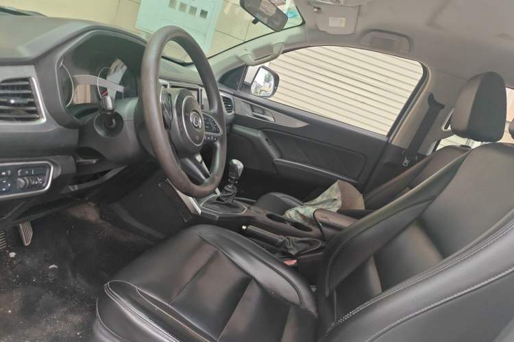 Used Great Wall Poer 2019 2.0T Commercial Version Manual Diesel Two-Wheel Drive Elite Standard Box GW4D20M Left Front Seat