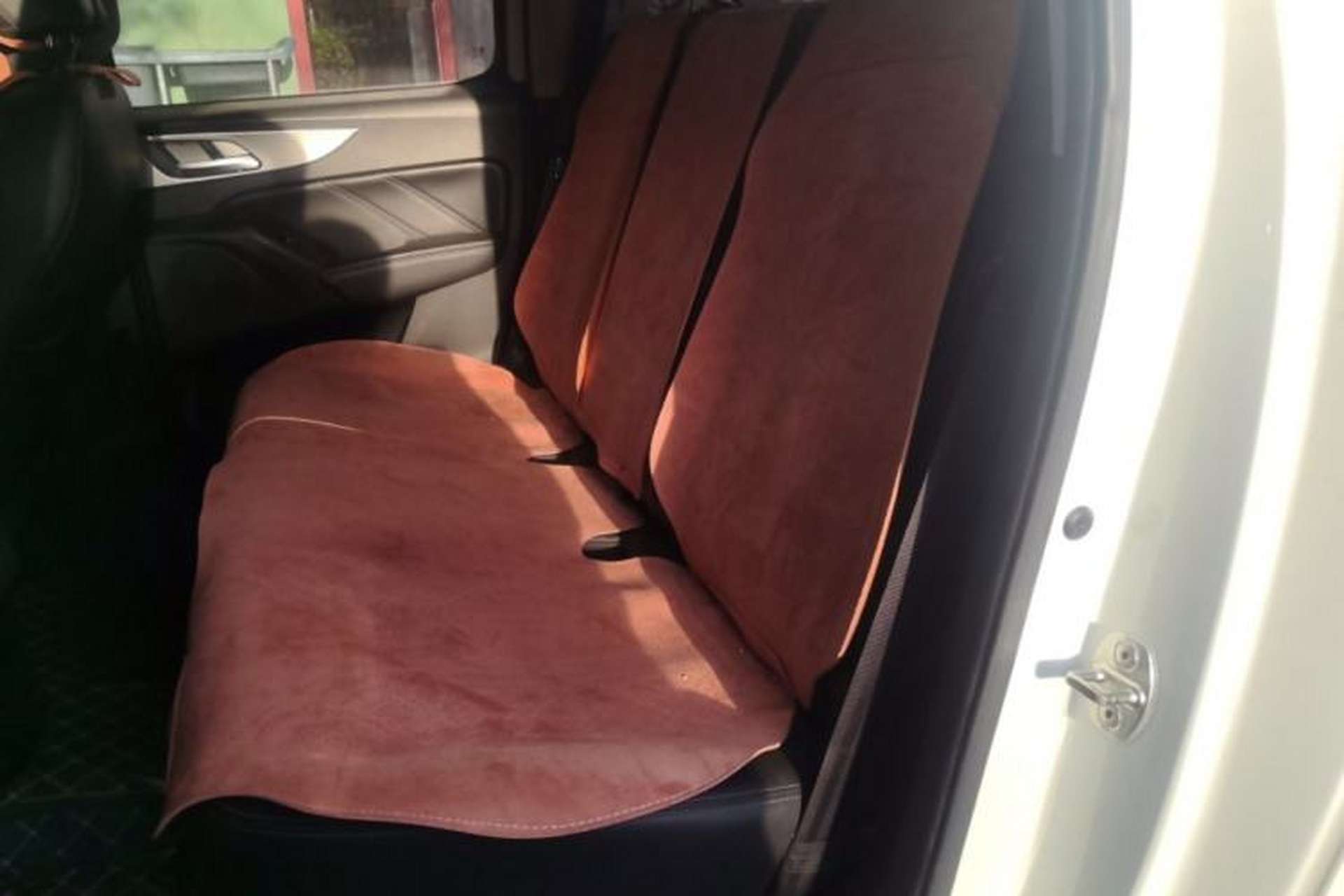 Used Great Wall Poer 2019 2.0T Commercial Version Automatic Gasoline Two-Wheel Drive Elite Trim with Long Bed – GW4C20B Left Rear Seat