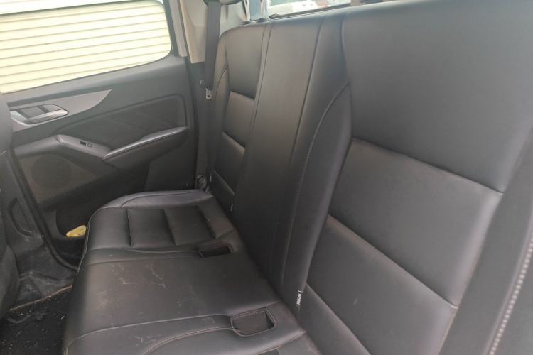 Used Great Wall Poer 2019 2.0T Commercial Version Manual Diesel Two-Wheel Drive Elite Standard Box GW4D20M Left Rear Seat