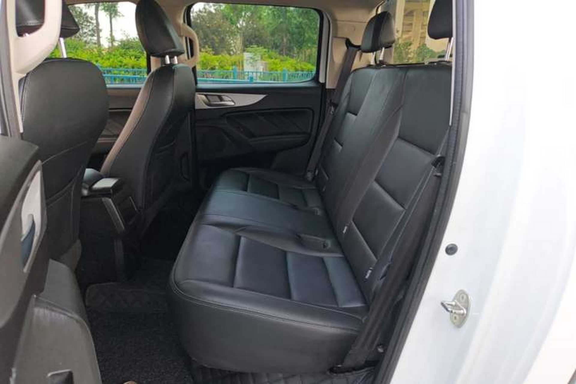 Used Great Wall Poer 2019 2.0T Commercial Version Manual Diesel Two-Wheel Drive Elite Long-Box GW4D20M Left Rear Seat