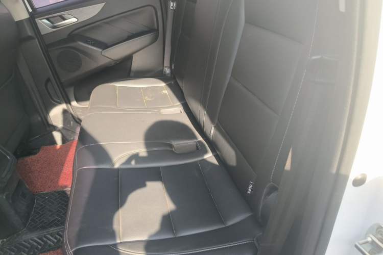 Used Great Wall Poer 2019 2.0T Commercial Version Manual Gasoline Two-Wheel Drive Navigation Type Long Bed GW4C20B Left Rear Seat