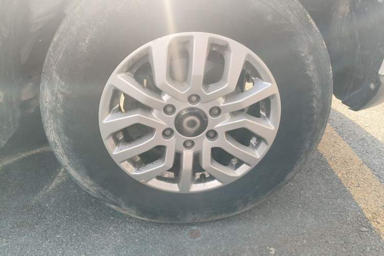 Used Great Wall Poer 2019 2.0T Commercial Version Manual Gasoline Two-Wheel Drive Navigation Type Long Bed GW4C20B Right Front Wheel Hub