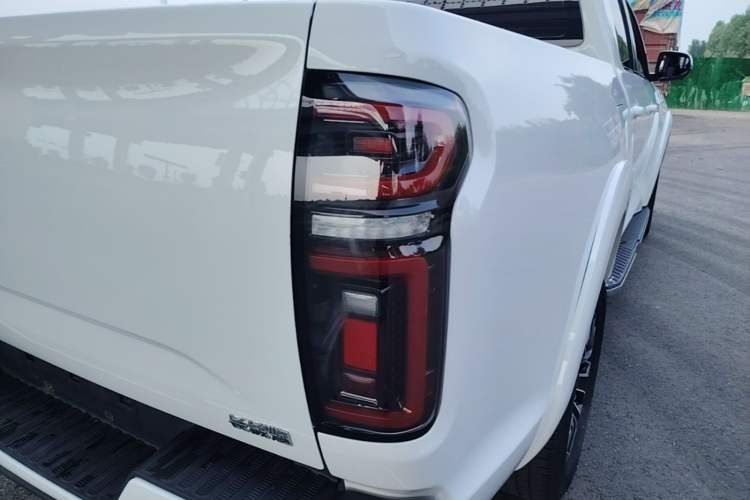 Used Great Wall Poer 2019 2.0T Automatic Gasoline 4x4 Comfort Edition GW4C20B Right Rear Taillight