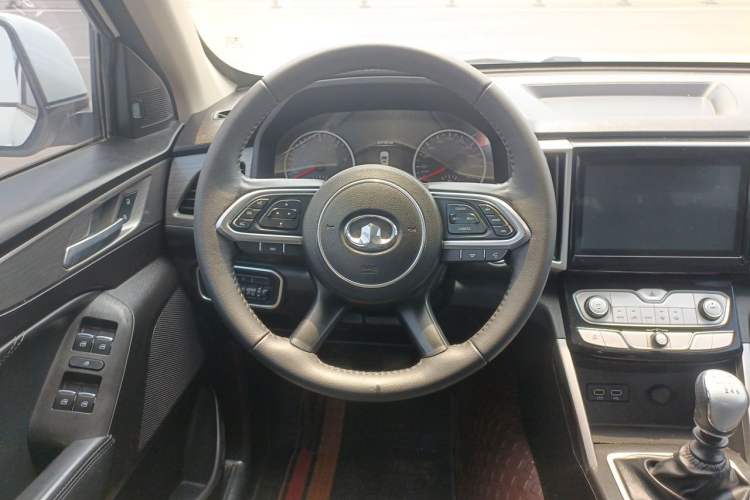 Used Great Wall Poer 2019 2.0T Commercial Version Manual Diesel 4x4 Navigation Type Long Bed GW4D20M Steering Wheel