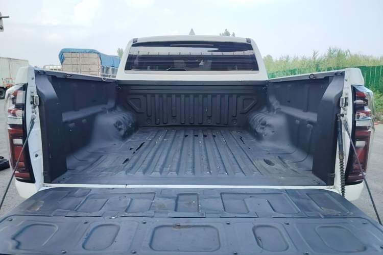 Used Great Wall Poer 2019 2.0T Automatic Gasoline 4x4 Comfort Edition GW4C20B Trunk