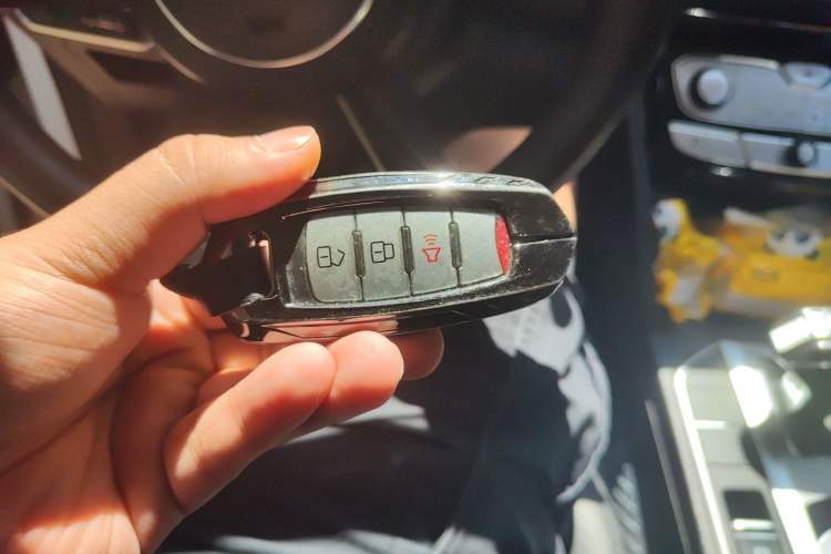 Used Great Wall Poer 2019 2.0T Commercial Version Automatic Gasoline Two-Wheel Drive Elite Trim with Long Bed – GW4C20B Vehicle Key