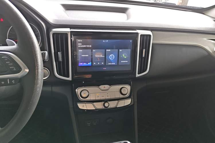 Used Great Wall Poer 2020 2.0T Commercial Version Automatic Diesel 4x4 Elite Long-Box GW4D20M Audio And AC Panel
