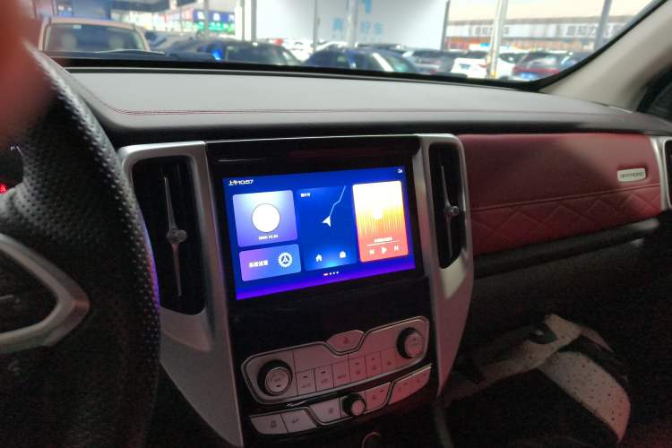 Used Great Wall Poer 2020 2.0T Off-Road Edition Automatic Diesel 4x4 High-End Version GW4D20M Audio And AC Panel