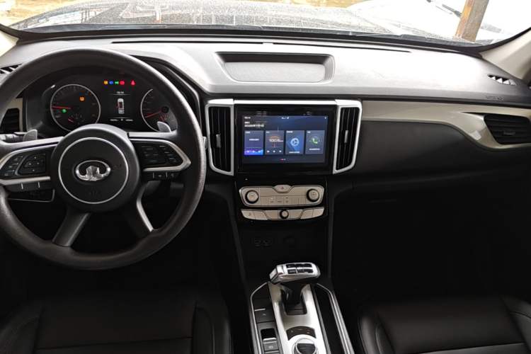 Used Great Wall Poer 2020 2.0T Commercial Version Automatic Diesel 4x4 Elite Long-Box GW4D20M Center Console