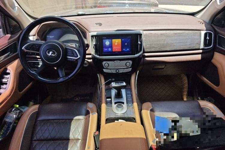 Used Great Wall Poer 2020 2.0T Automatic Diesel 4x4 Premium Edition GW4D20M Center Console