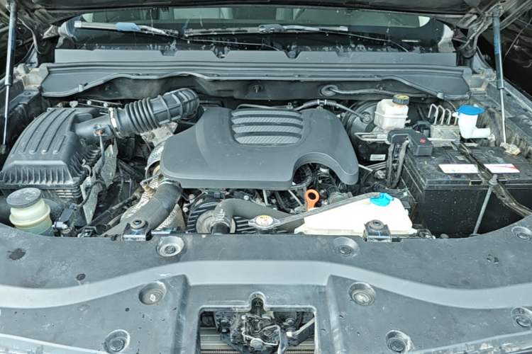 Used Great Wall Poer 2020 2.0T Commercial Version Automatic Diesel 4x4 Elite Long-Box GW4D20M Engine Bay