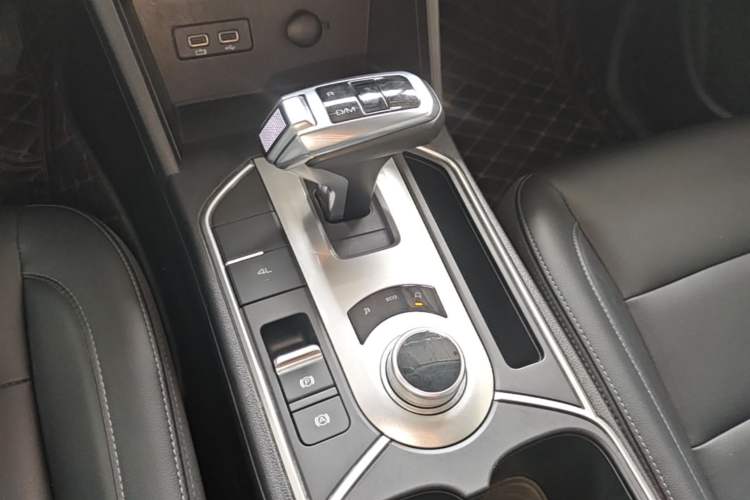 Used Great Wall Poer 2020 2.0T Commercial Version Automatic Diesel 4x4 Elite Long-Box GW4D20M Gear Lever