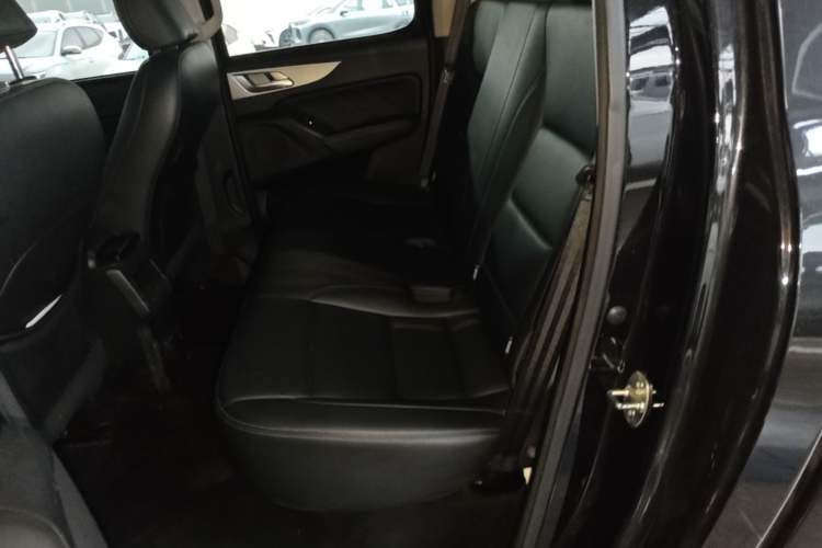 Used Great Wall Poer 2020 2.0T Commercial Version Automatic Diesel Two-Wheel Drive Elite Trim with Long Bed – GW4D20M Left Rear Seat