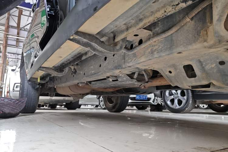 Used Great Wall Poer 2020 2.0T Commercial Version Automatic Diesel 4x4 Elite Long-Box GW4D20M Right Side Sill