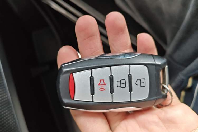 Used Great Wall Poer 2020 2.0T Commercial Version Automatic Diesel 4x4 Elite Long-Box GW4D20M Vehicle Key