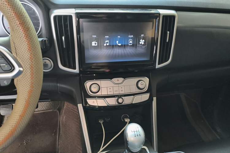 Used Great Wall Poer 2020 2.0T Off-Road Edition Manual Diesel 4x4 Custom Version GW4D20M Audio And AC Panel