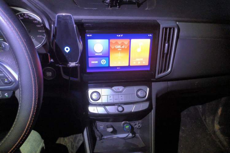 Used Great Wall Poer 2020 2.0T Commercial Version Automatic Diesel Two-Wheel Drive Elite Trim with Long Bed – GW4D20M Audio And AC Panel