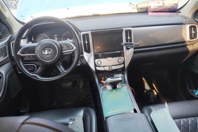 Used Great Wall Poer 2020 2.0T Automatic Diesel 4x4 Comfort Edition GW4D20M Center Console