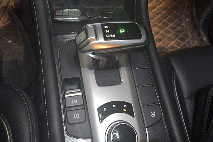 Used Great Wall Poer 2020 2.0T Automatic Diesel 2WD Comfort Edition GW4D20M Gear Lever