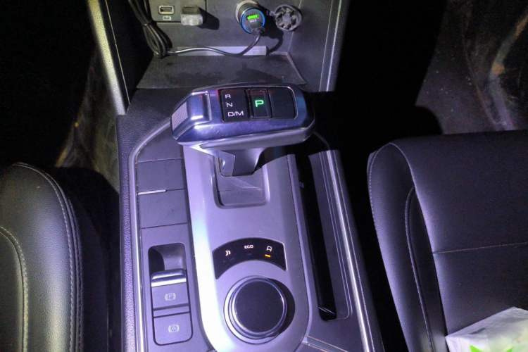 Used Great Wall Poer 2020 2.0T Commercial Version Automatic Diesel Two-Wheel Drive Elite Trim with Long Bed – GW4D20M Gear Lever