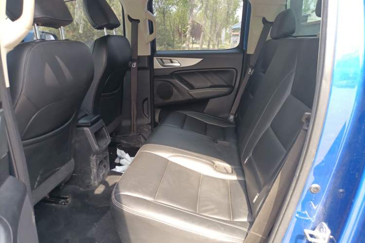 Used Great Wall Poer 2020 2.0T Commercial Version Automatic Diesel Two-Wheel Drive Elite Trim with Long Bed – GW4D20M Left Rear Seat