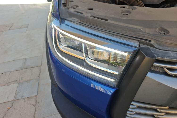 Used Great Wall Poer 2020 2.0T Off-Road Version Automatic Gasoline Four-Wheel Drive High-End Edition GW4C20B Right Front Headlight