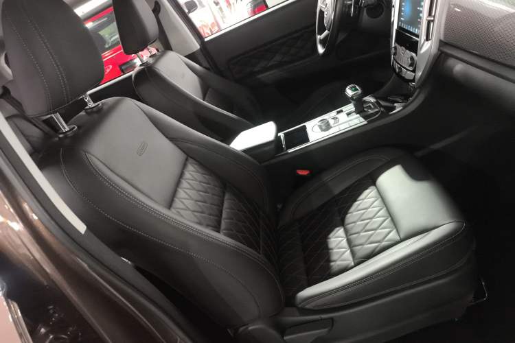 Used Great Wall Poer 2020 2.0T Automatic Diesel 2WD Comfort Edition GW4D20M Right Front Seat