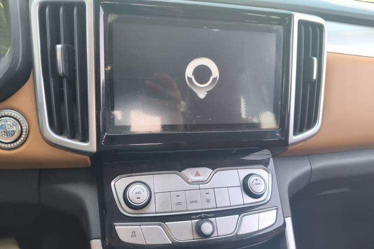 Used Great Wall Poer 2020 2.0T Commercial Version Automatic Diesel 4x4 Elite Long-Box GW4D20M Audio And AC Panel