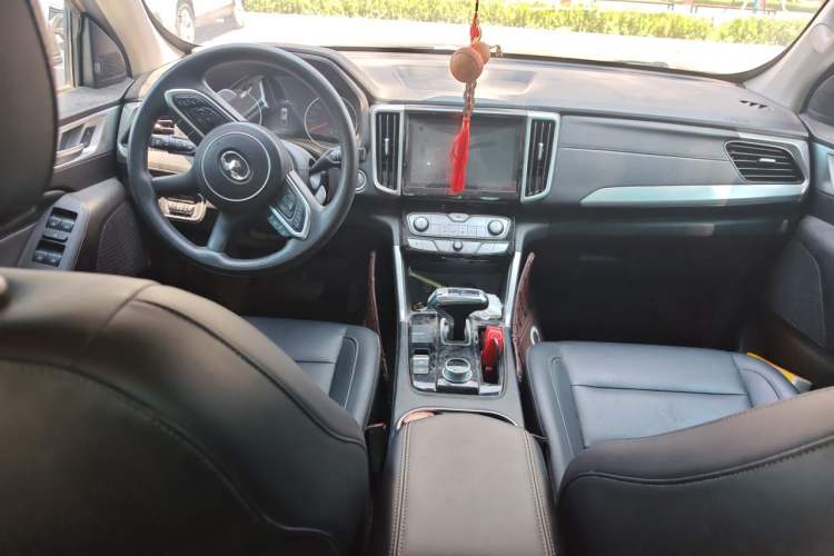 Used Great Wall Poer 2020 2.0T Commercial Version Automatic Diesel 4x4 Elite Long-Box GW4D20M Center Console