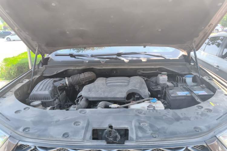 Used Great Wall Poer 2020 2.0T Commercial Version Automatic Diesel 4x4 Elite Long-Box GW4D20M Engine Bay