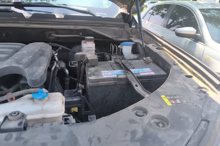 Used Great Wall Poer 2020 2.0T Commercial Version Automatic Diesel 4x4 Elite Long-Box GW4D20M Engine Bay Left