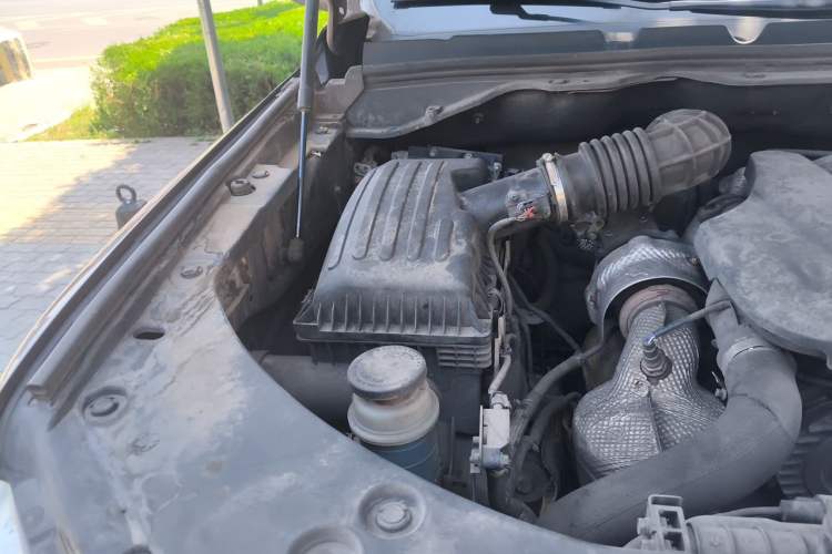 Used Great Wall Poer 2020 2.0T Commercial Version Automatic Diesel 4x4 Elite Long-Box GW4D20M Engine Bay Right