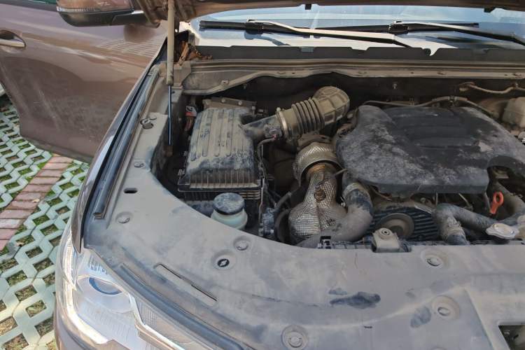 Used Great Wall Poer 2020 2.0T Commercial Version Automatic Diesel 4x4 Elite Long-Box GW4D20M Engine Bay Right